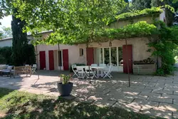 Location saisonnière maison de campagne Sénas  