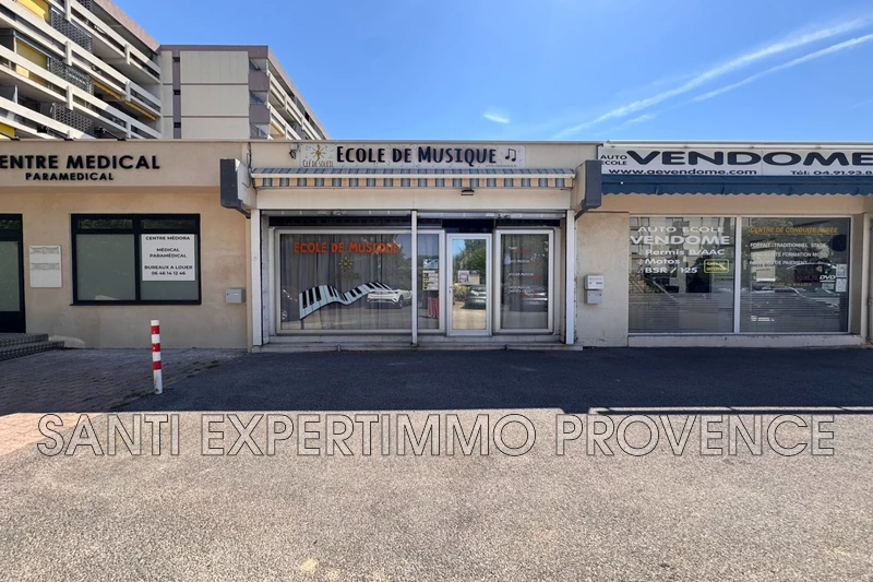 Local commercial Marseille La fourragère,  Professionnel local commercial   37&nbsp;m&sup2;