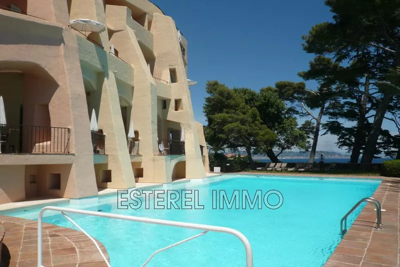 Location saisonnière rez-de-jardin Théoule-sur-Mer  