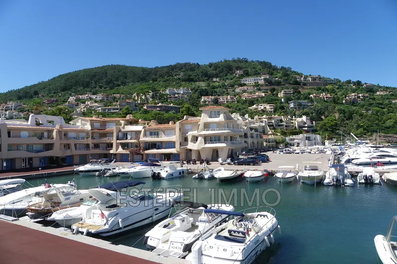 Location saisonnière rez-de-jardin Théoule-sur-Mer  