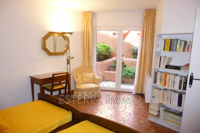 Location saisonnière rez-de-jardin Théoule-sur-Mer  
