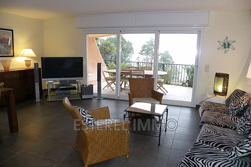 Location saisonnière rez-de-jardin Théoule-sur-Mer  