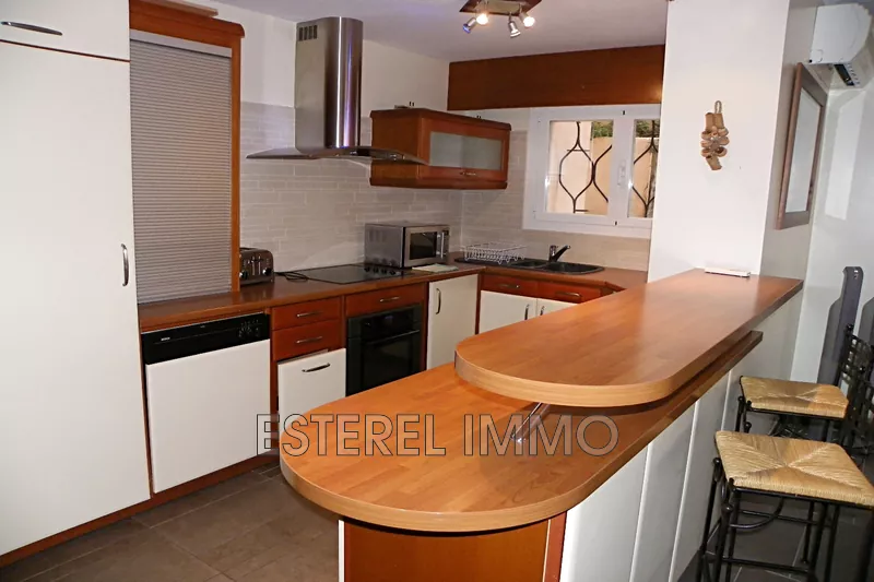 Location saisonnière rez-de-jardin Théoule-sur-Mer  