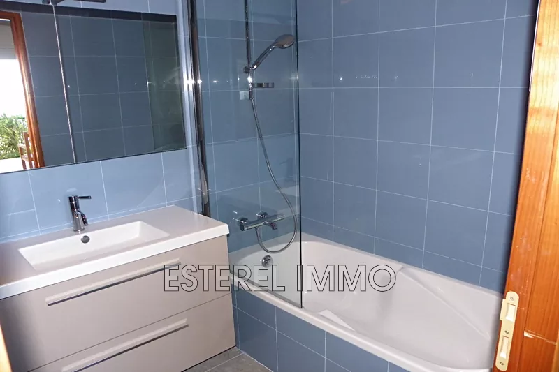 Location saisonnière rez-de-jardin Théoule-sur-Mer  