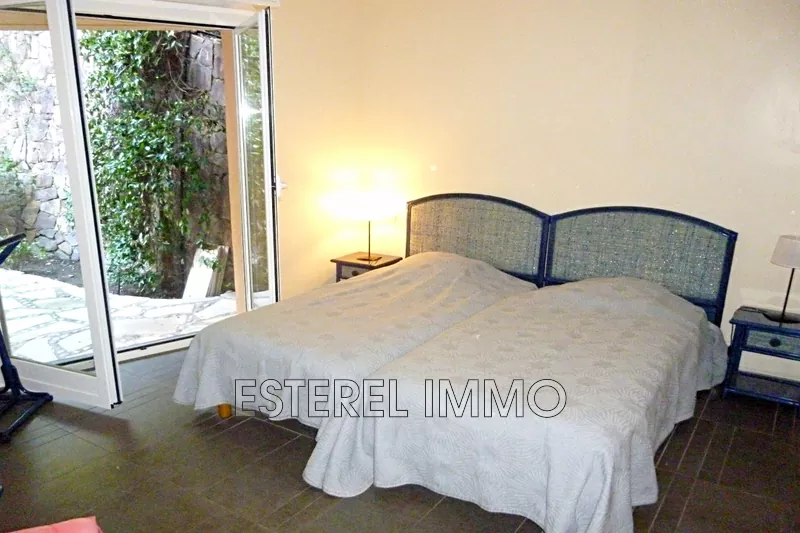 Location saisonnière rez-de-jardin Théoule-sur-Mer  