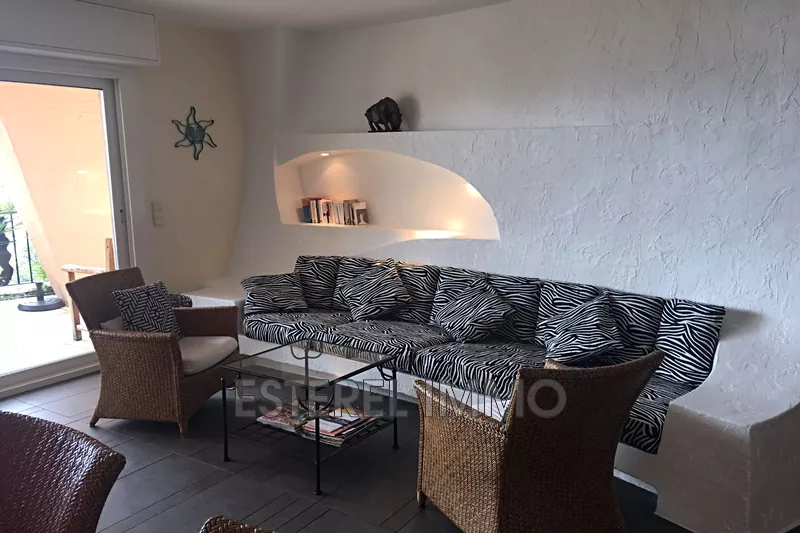 Location saisonnière rez-de-jardin Théoule-sur-Mer  