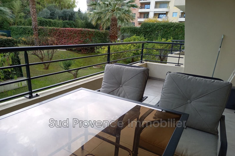 Location appartement Antibes  