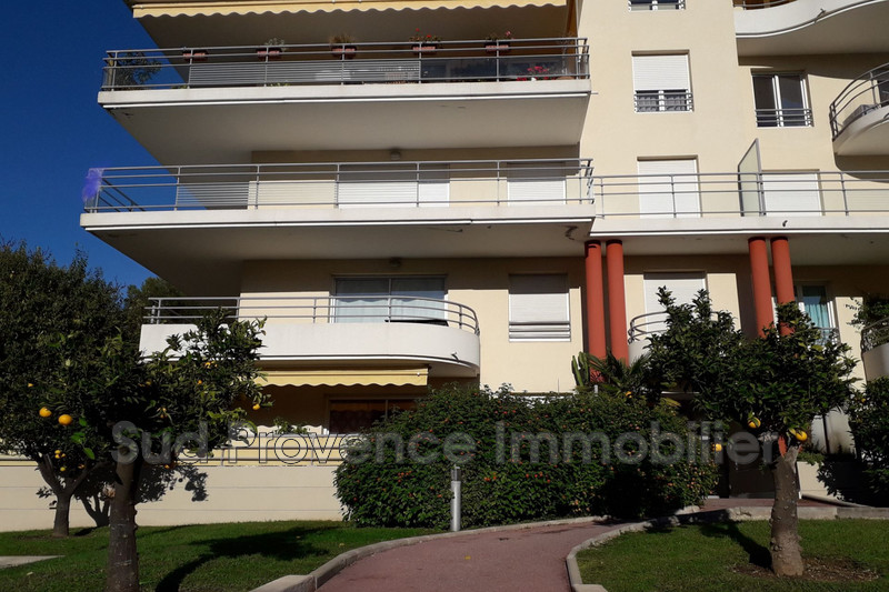 Appartement Antibes Mi-hauteurs,  Location appartement  1 pièce   25&nbsp;m&sup2;