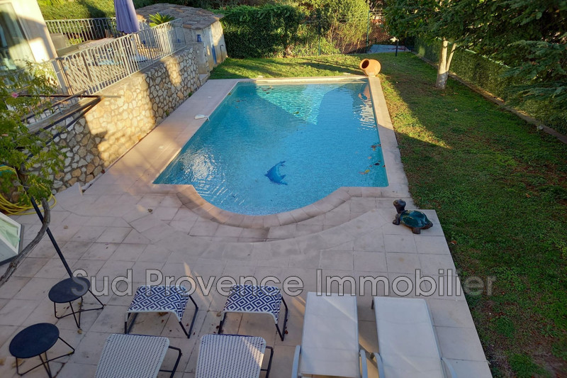 Photo Villa Antibes Proche centre,   achat villa  5 chambres   244&nbsp;m&sup2;