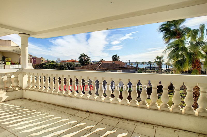 Photo Appartement Golfe-Juan Proche mer, Location appartement 3 pièces 50 m²