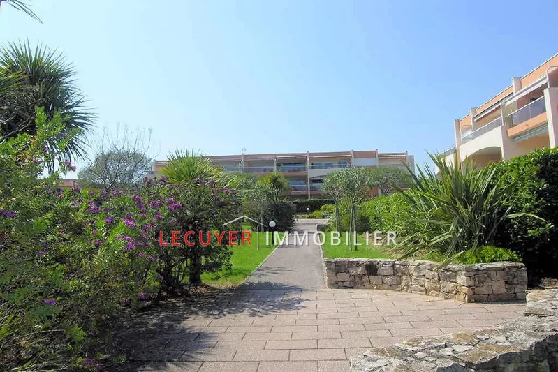Location appartement Antibes  
