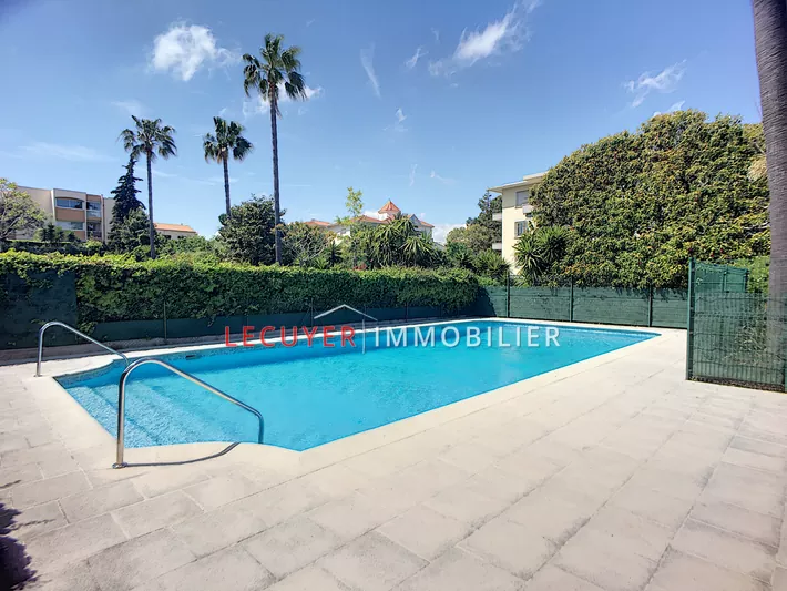 Location appartement Antibes  