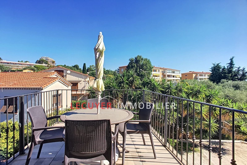 Location appartement Antibes  