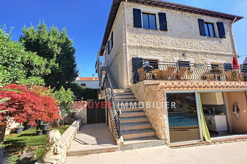 Location appartement Antibes  