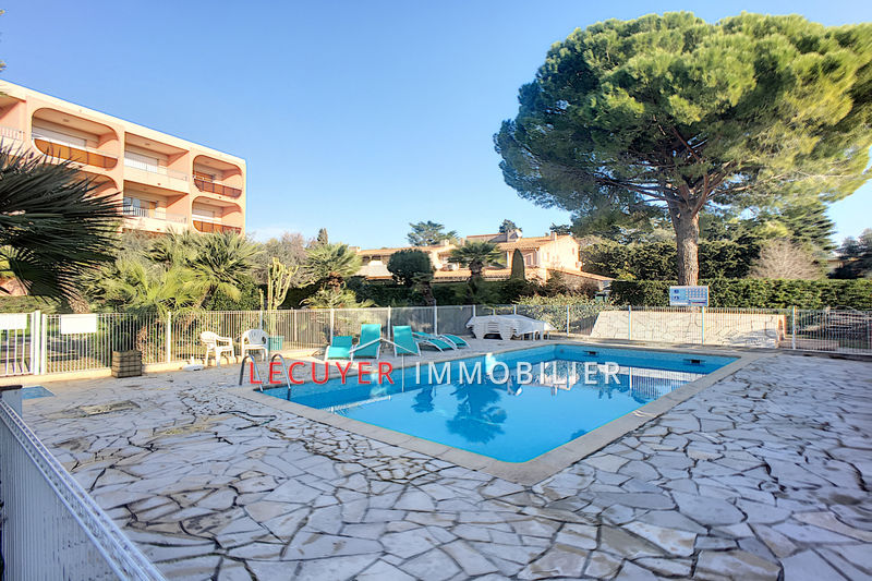 Photo Appartement Golfe-Juan Location appartement 1 pièce 30 m²