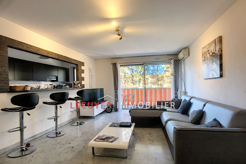 Photo Appartement Vallauris Centre ville, Location appartement 2 pièces 51 m²