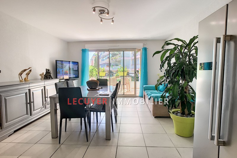 Photo Apartment Golfe-Juan Centre-ville, Rentals apartment 2 rooms 47 m²