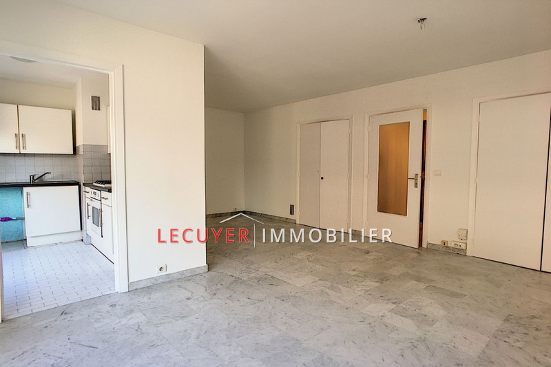 Location appartement Antibes  