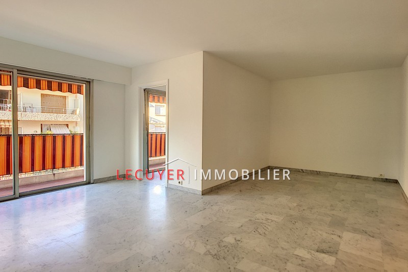 Location appartement Antibes  