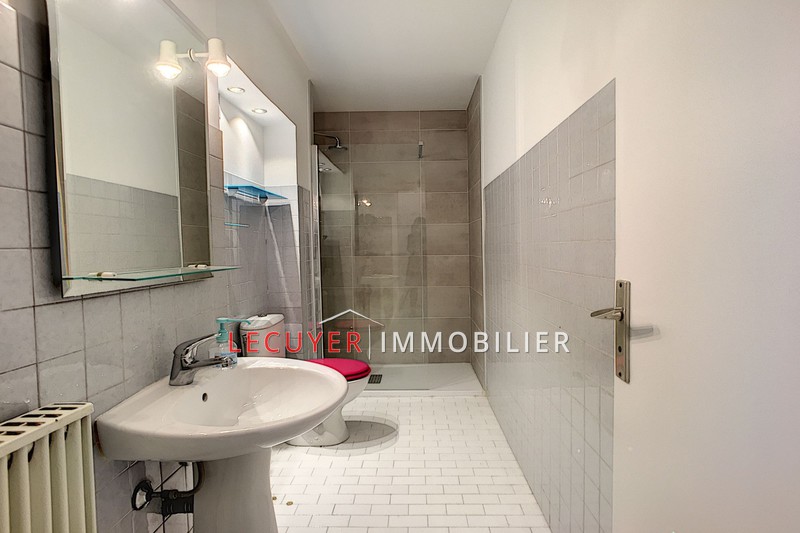 Location appartement Antibes  
