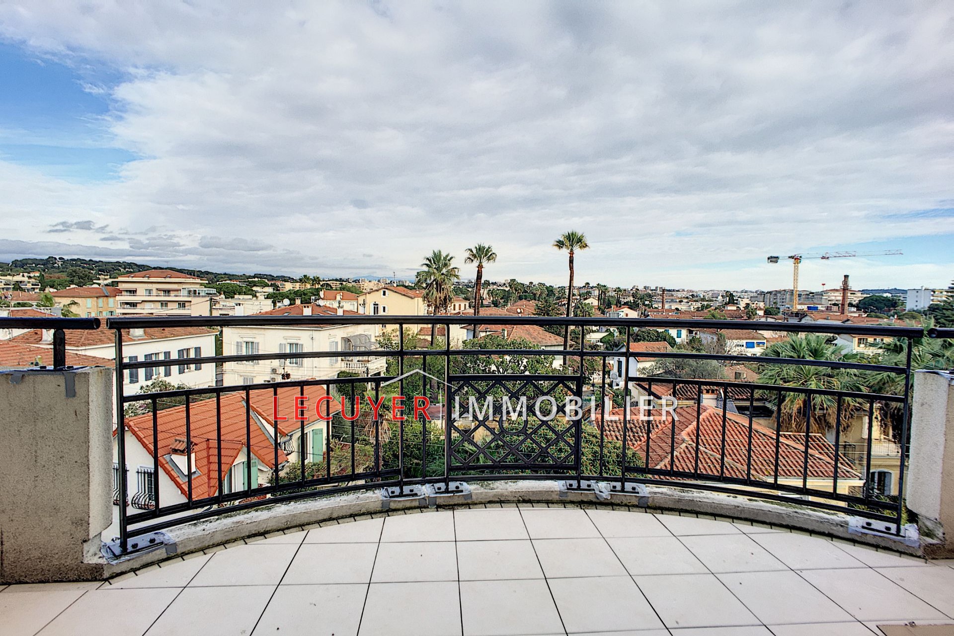 Appartement Golfe-Juan Centre-ville  Location appartement pi  ces m  