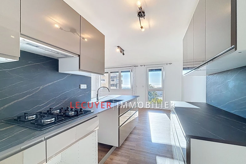 Location appartement Antibes  