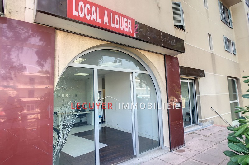 Photo Local commercial Antibes Centre-ville,  Occupational local commercial   151&nbsp;m&sup2;