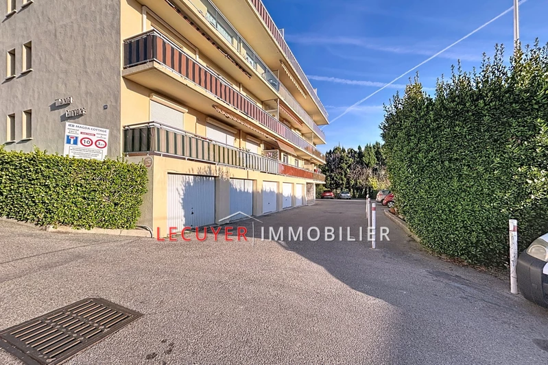 appartement  2 pièces  Antibes Centre-ville  39 m² -   