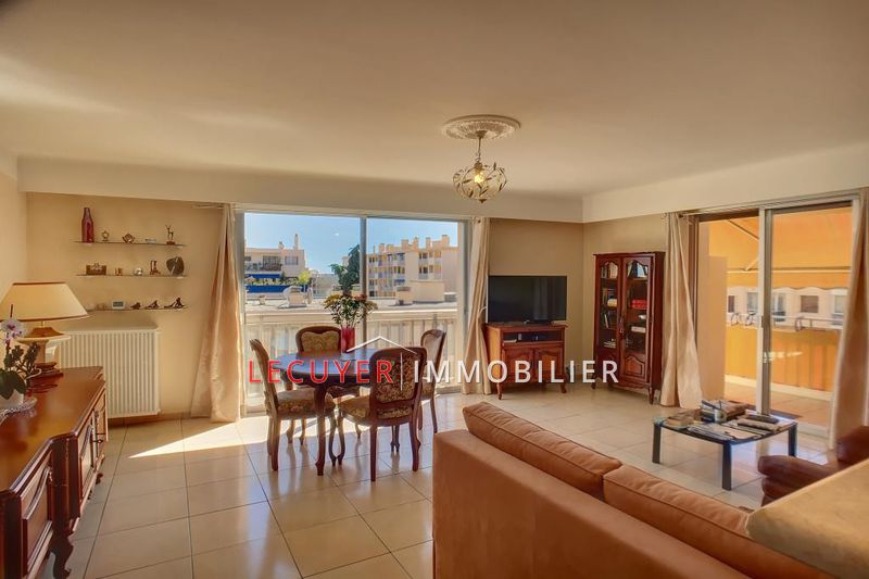 Photo Appartement Golfe-Juan Centre-ville, achat appartement 3 pièces 75 m²