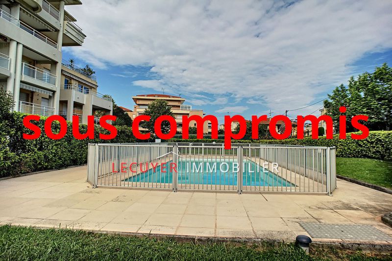Photo Apartment Golfe-Juan Centre-ville, to buy apartment 2 rooms 45 m²