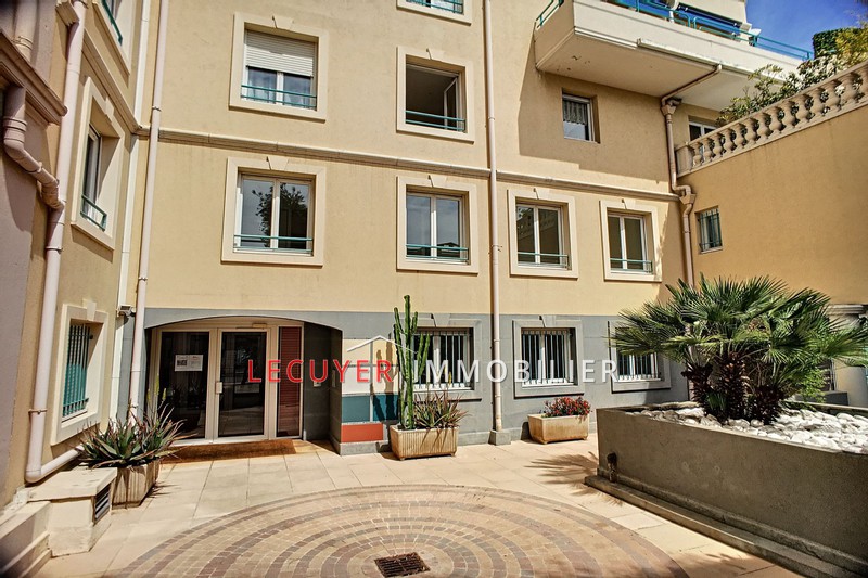 Photo Apartment Golfe-Juan Centre-ville, to buy apartment 2 rooms 49 m²