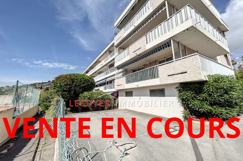 Photo Appartement Golfe-Juan Centre-ville,   achat appartement  1 pièce   32&nbsp;m&sup2;