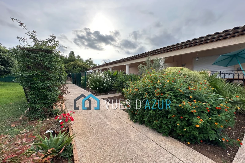 appartement  2 pièces  Antibes Cap d'antibes  28 m² -   