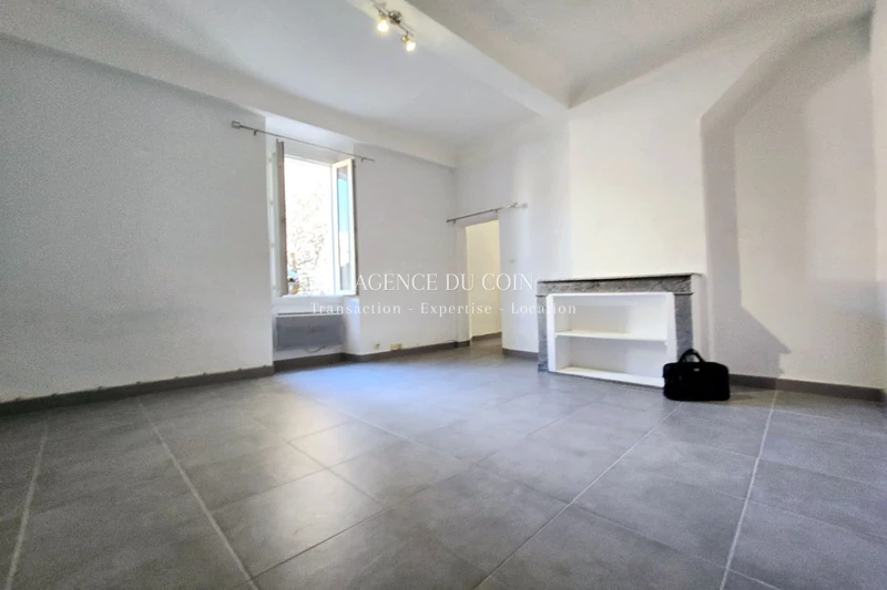 Location appartement Trans-en-Provence  