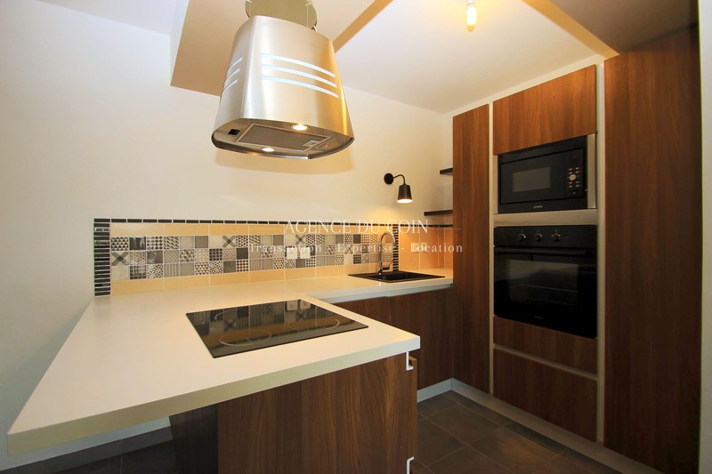 vente Roquebrune-sur-argens Downtown Apartment Roquebrune-sur-Argens Centre-ville, to buy apartment 3 rooms 75 m²