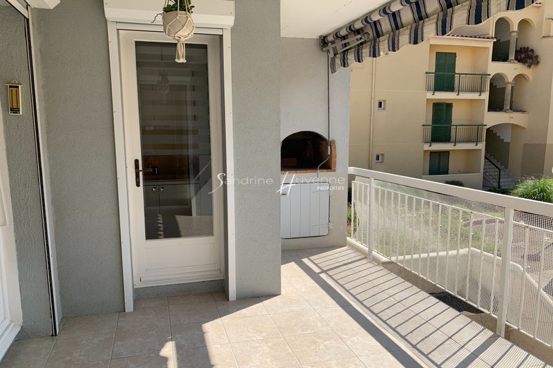 vente Cavalaire-sur-mer Downtown Apartment Cavalaire-sur-Mer Centre-ville, to buy apartment 2 rooms 42 m²