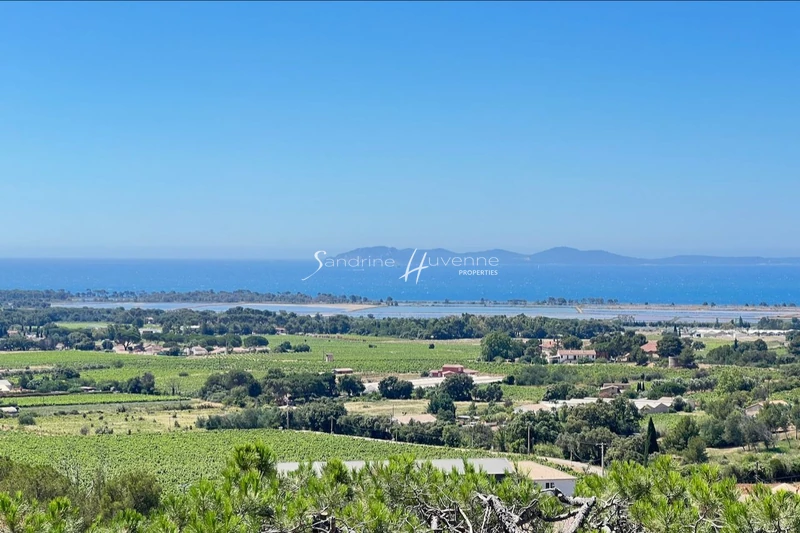 Propriété La Londe-les-Maures   to buy propriété  4 bedrooms   226&nbsp;m&sup2;