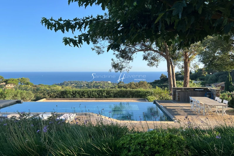 Propriété La Croix-Valmer   to buy propriété  7 bedrooms   470&nbsp;m&sup2;