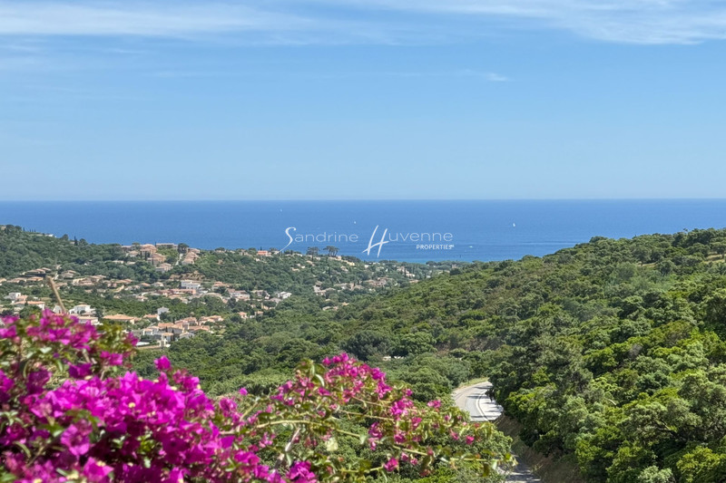 Villa Cavalaire-sur-Mer   achat villa  4 chambres   170&nbsp;m&sup2;