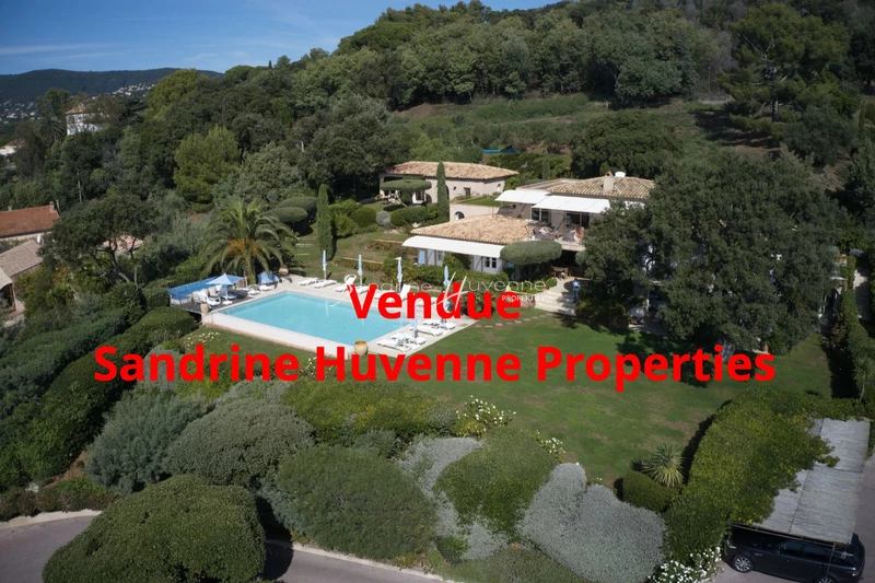 vente La croix-valmer Bord de mer Villa La Croix-Valmer Bord de mer, achat villa 10 chambres 450 m²