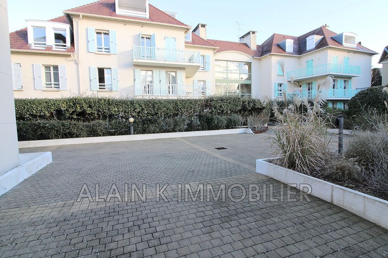 Photo Apartment Saint-Germain-en-Laye Centre-ville,   to buy apartment  2 room   54&nbsp;m&sup2;