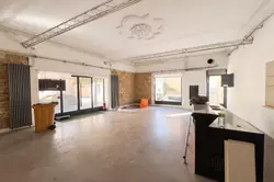 Appartement 9 pièces 273 m² · à Lauris · 273 m² · 450 000 €