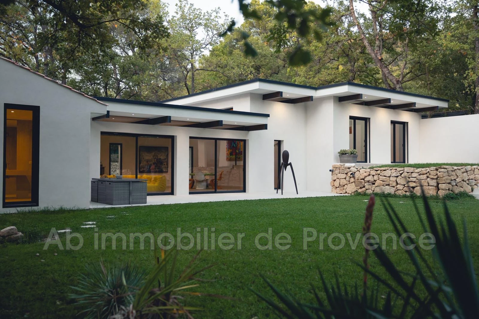 Maison 7 pièces 220 m² · au Puy-Sainte-Réparade · 220 m² · 1 180 000 €