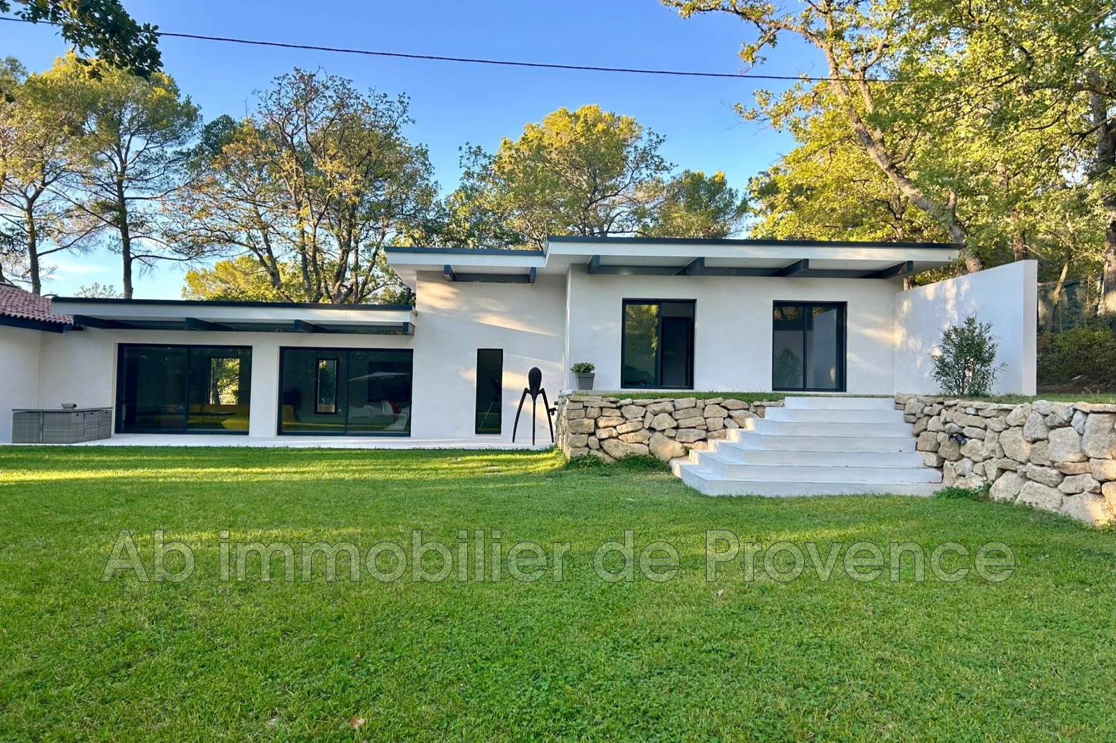Maison 7 pièces 220 m² · au Puy-Sainte-Réparade · 220 m² · 1 180 000 €