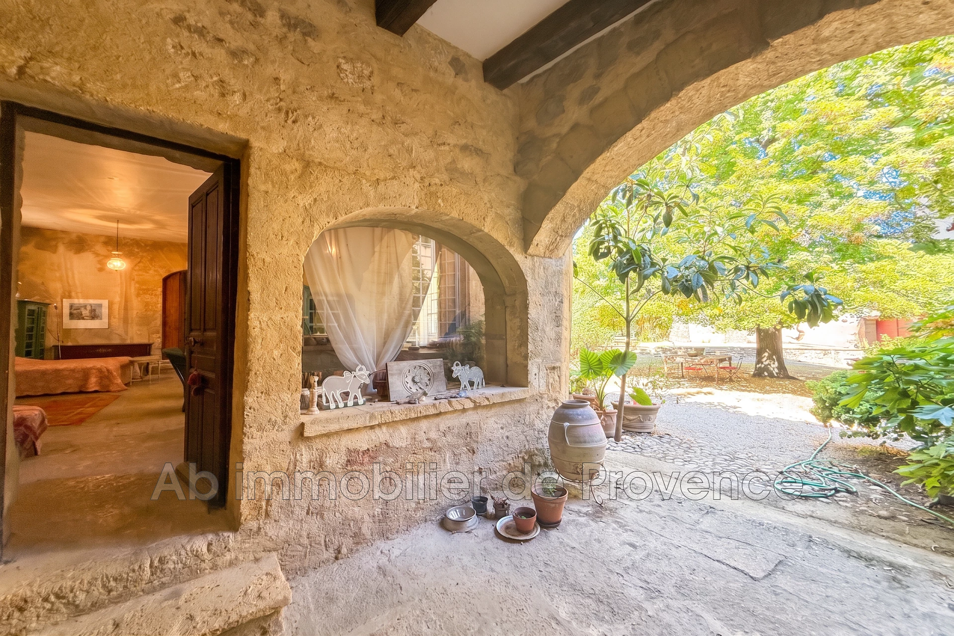 Maison 10 pièces 250 m² · à Rognes · 250 m² · 894 000 €
