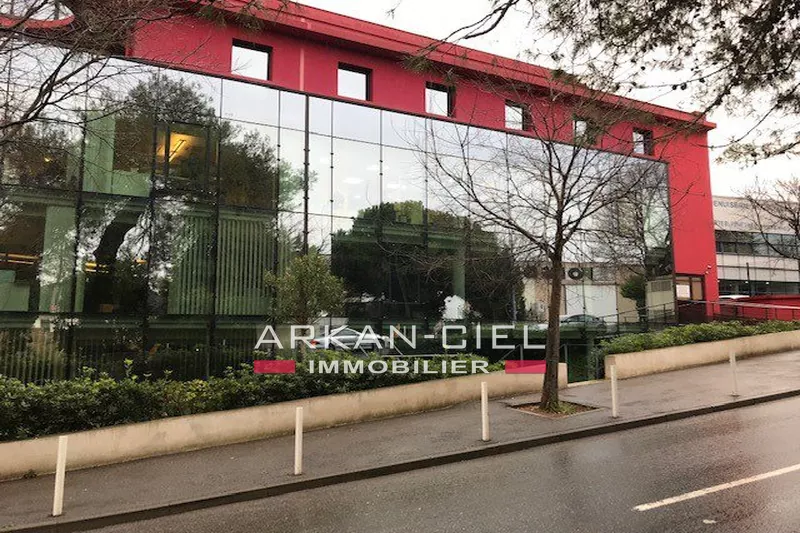 locauxvente  Antibes Hauteurs  200 m² -   