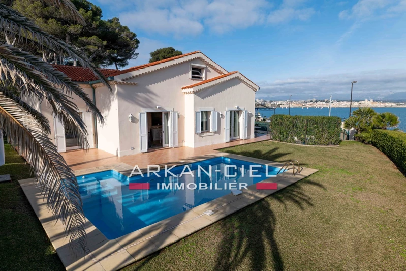 Photo Villa Juan-les-Pins Cap d&#039;antibes,   achat villa  5 chambres   210&nbsp;m&sup2;