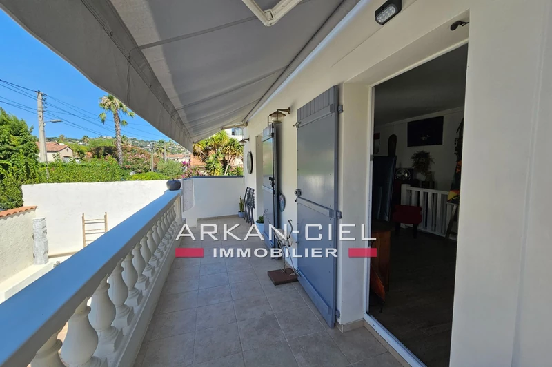 maison  5 rooms  Golfe-Juan Downtown  110 m² -   