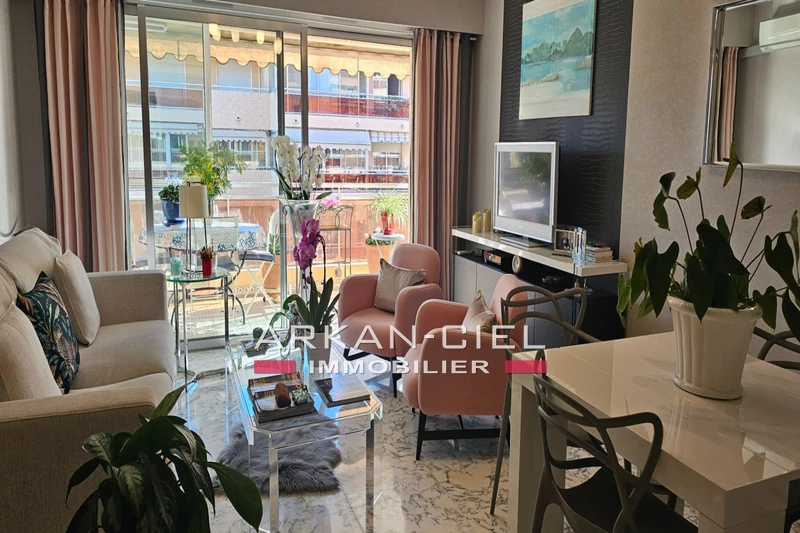 appartement  2 pièces  Antibes   54 m² -   