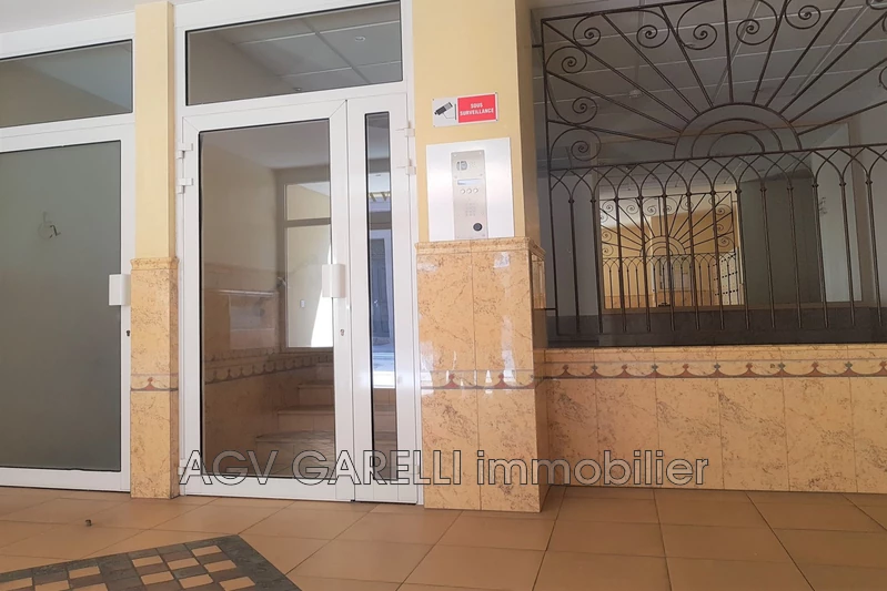 Location appartement Hyères  